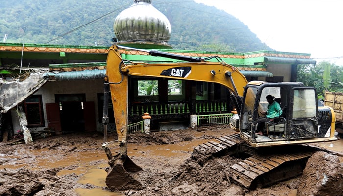 Landslides, flash flooding kill 27 in Indonesia