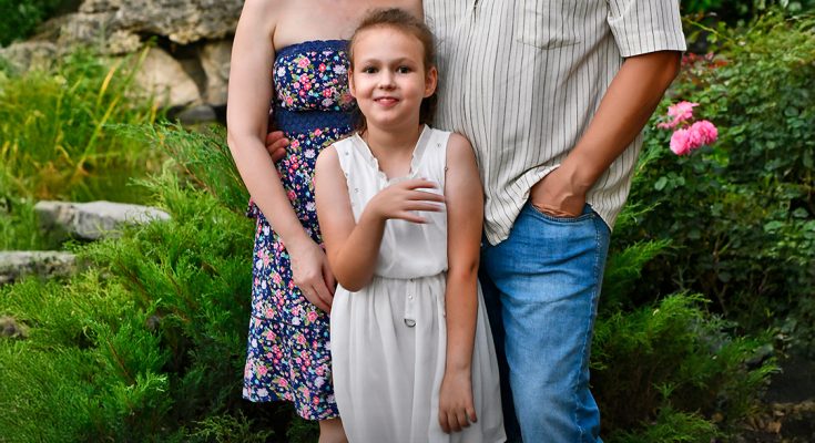 Daughter Sees Dad Sneaking out of the House Every Night and Tells Mom about It – Story of the Day