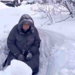 On My Way to Work, I Found an Elderly Woman Almost Frozen in a Snowdrift Near My House – What She Gave Me Changed Everything