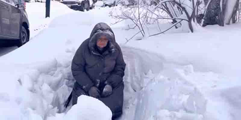 On My Way to Work, I Found an Elderly Woman Almost Frozen in a Snowdrift Near My House – What She Gave Me Changed Everything