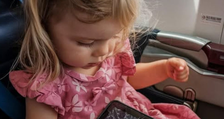 Entitled Mom Breaks My Daughter’s IPad On A Flight—And Regrets It Fast