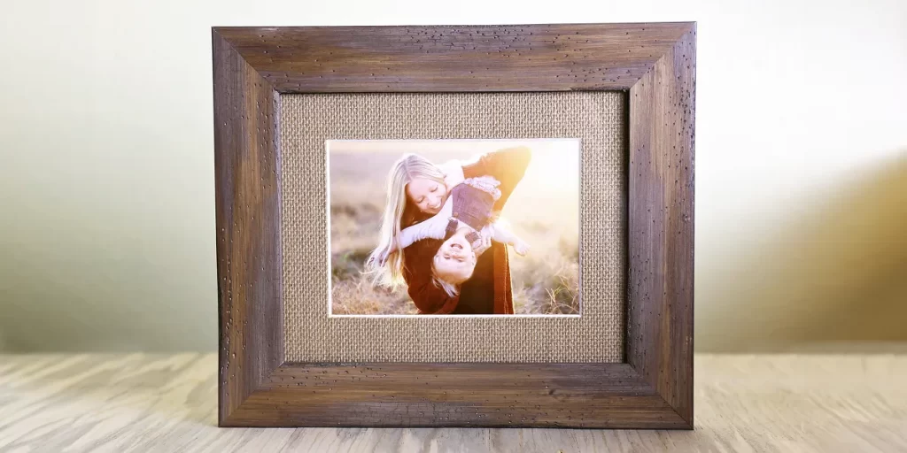 I Found a Strange Photo of My Mom in My Neighbor’s Home – The Truth Turned Our Lives Upside Down