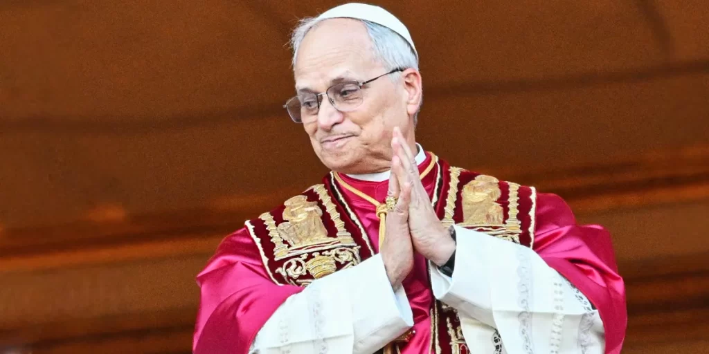 Pope Leo XIV Sends a Message to World’s ‘Great Powers’ in His First Sunday Noon Blessing – Video