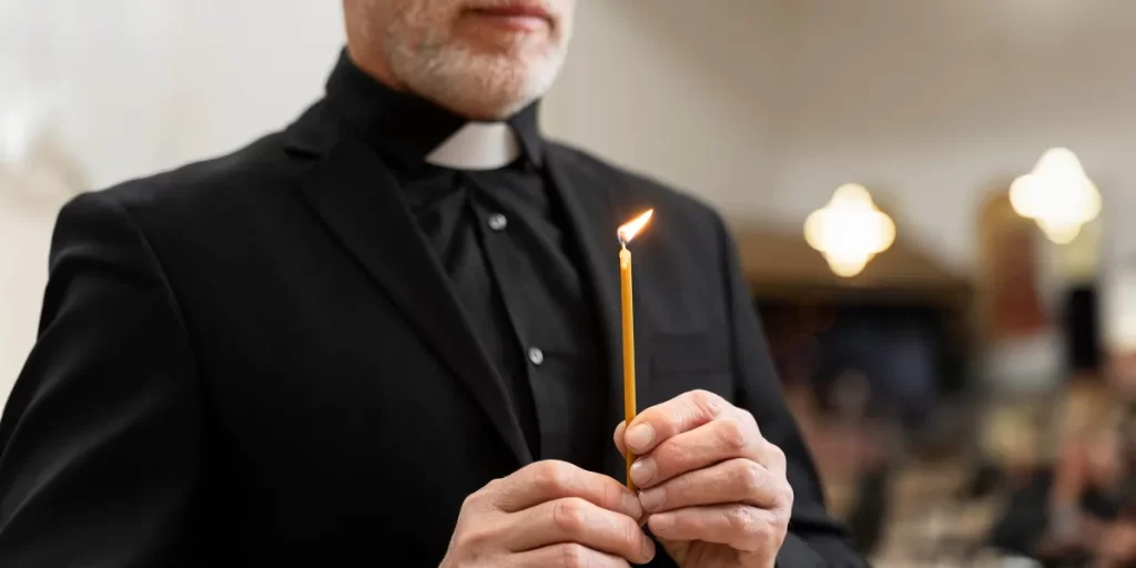 Priest Conducting Funeral Service for Wealthy Woman Leaned over Her Coffin – He Was Stunned to the Core by What He Saw