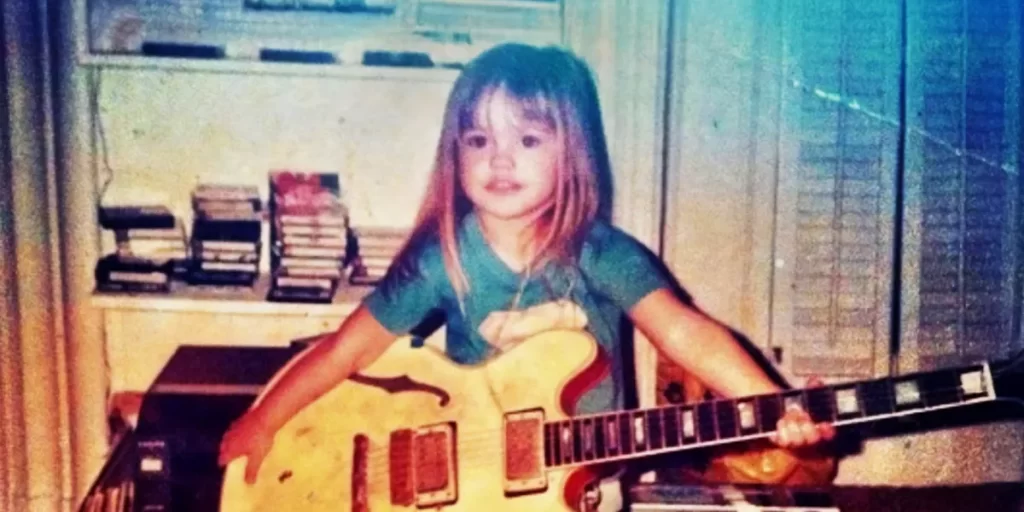 She Once Lived in a Shed With Her Mom, Not Knowing Her Father & Barely Surviving — Now She’s a Top Star