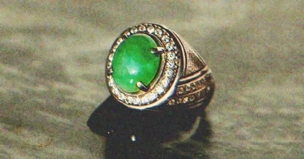 Girl Mocks Poor Grandma for Cheap Old Ring She Gifts Her, Throws It Away and It Opens — Story of the Day